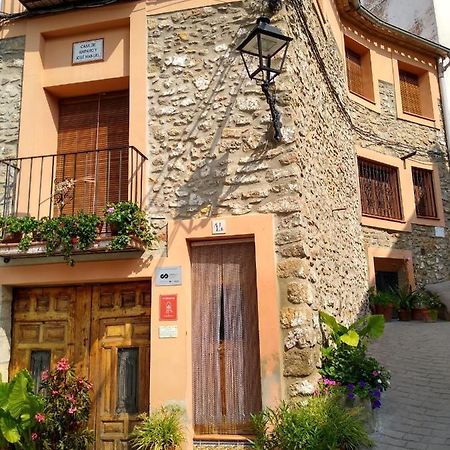 Casa De Amparo Y Jose Manuel Pensionat Pavies Exteriör bild