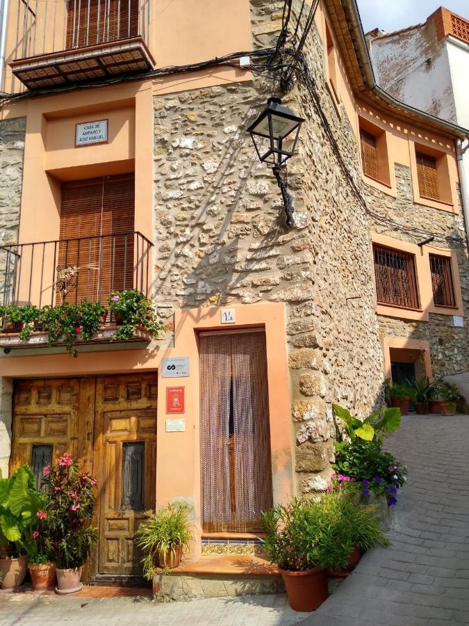 Casa De Amparo Y Jose Manuel Pensionat Pavies Exteriör bild